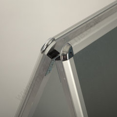 Aluminiowa tablica A z ramkami zatrzaskowymi mm. 500 x 700